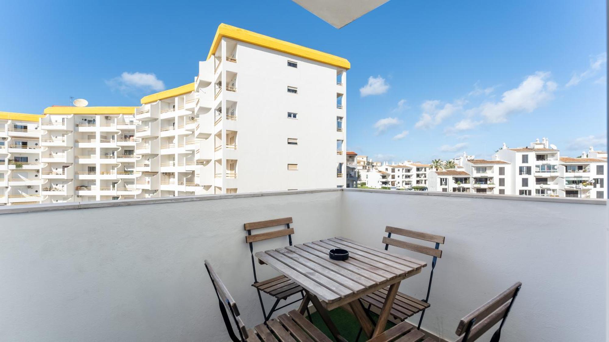 Sunny Retreat With Pool And Balcony By Lovelystay Albufeira Luaran gambar